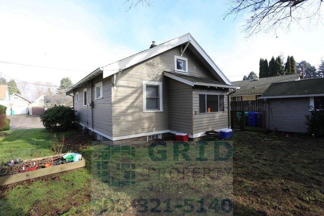 Building Photo - Craftsman Bungalow Available in Kenton Nei...