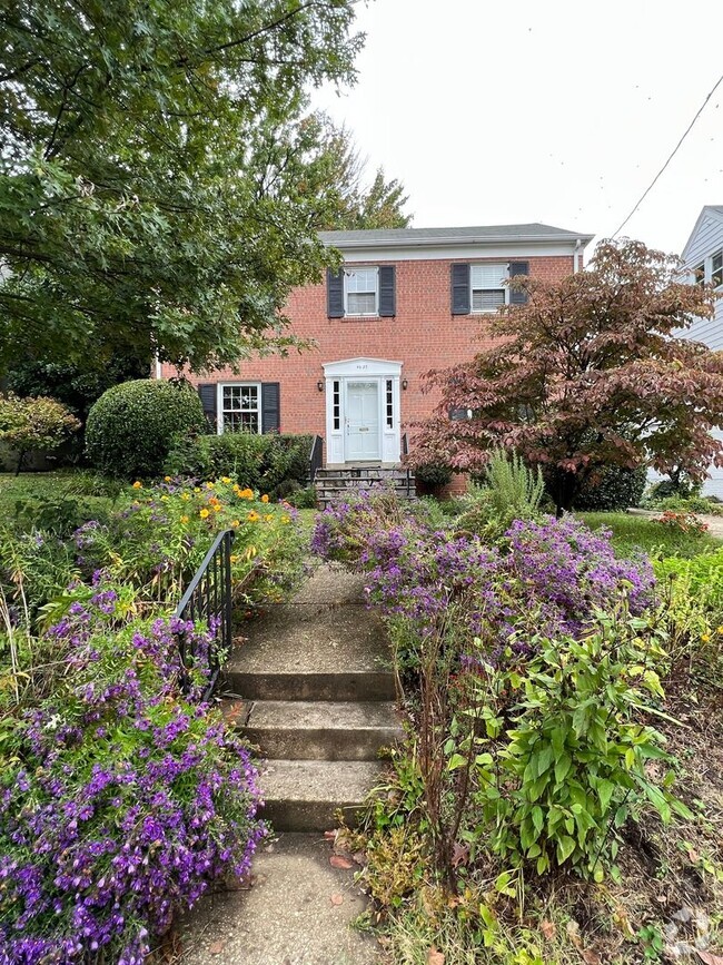 Building Photo - 4br 3.5ba home in Chevy Chase MD