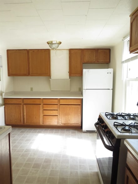 Building Photo - 607 E Dayton St