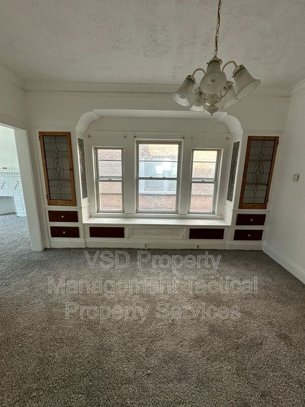 Building Photo - 3285 E 143rd St