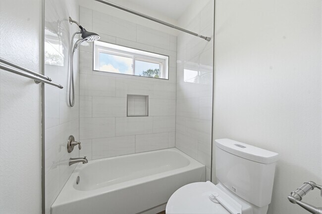 Building Photo - 2214 Lytham Ln