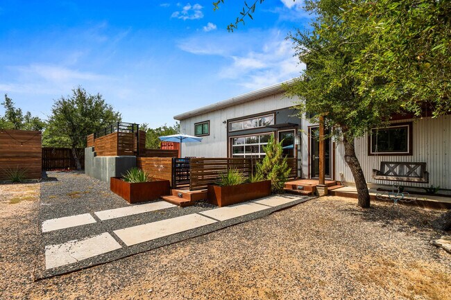 Building Photo - 9801 Mor Dr