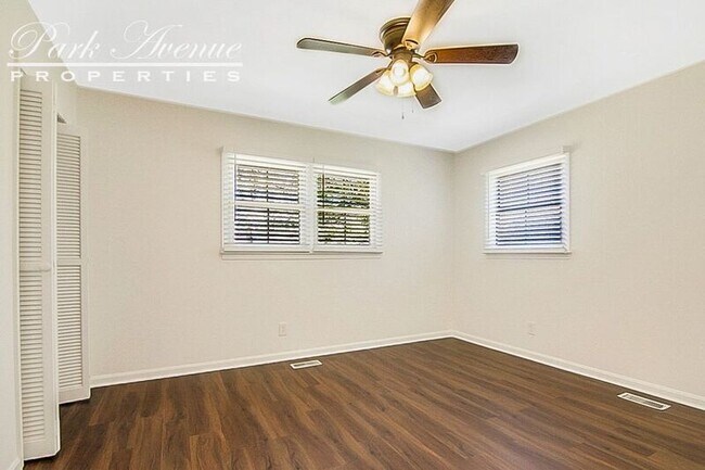 Building Photo - 232 Sandlewood Dr