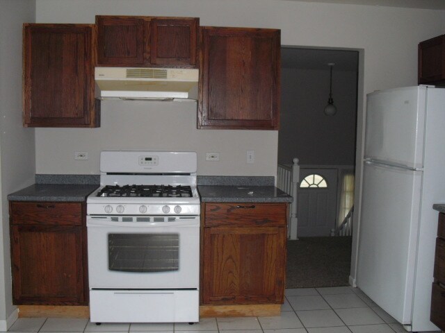 Building Photo - 253 Windsor Dr