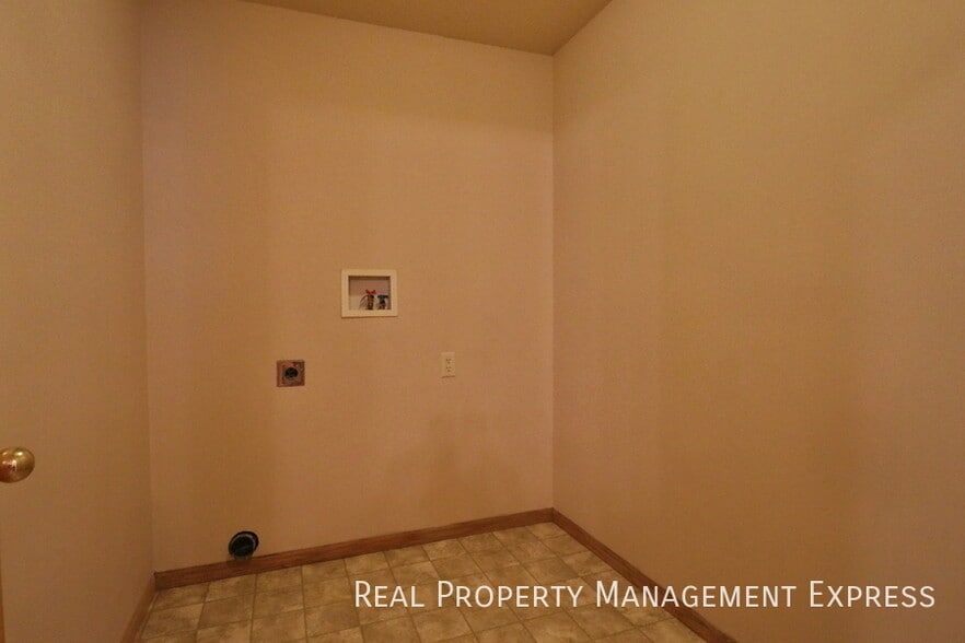 Building Photo - 1111 S Dundee Dr