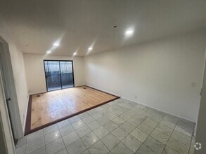 Building Photo - 425 S 900 E