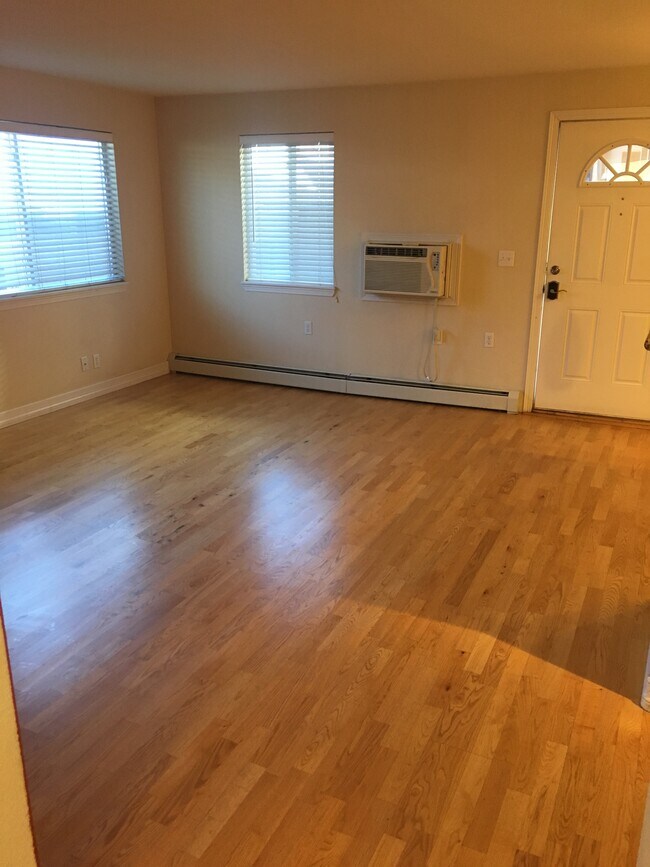 Living Room - 2345 N Clay St