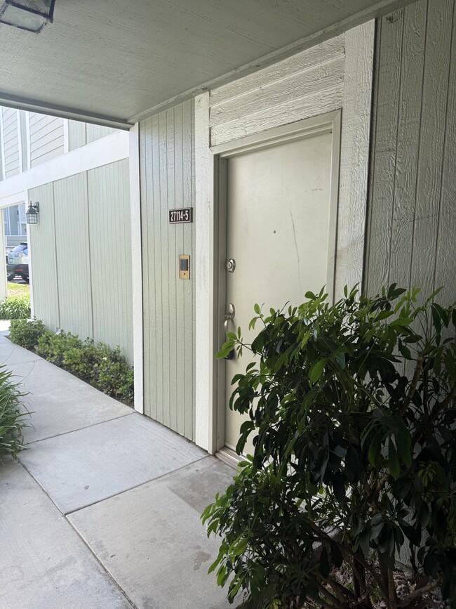 Building Photo - 27114 Hidaway Ave