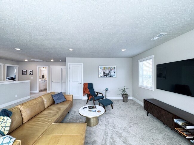 Building Photo - 2771 Cascara Dr