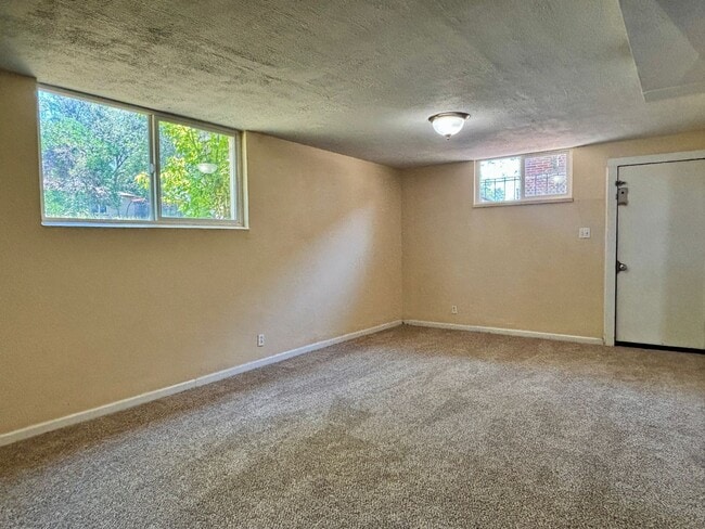 Building Photo - Spacious 4-Bedroom, 2-Bathroom Home with R...