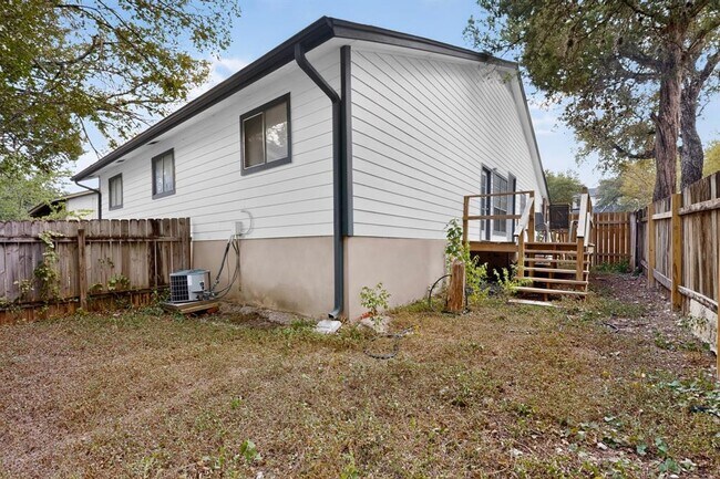 Building Photo - 1602 Waterloo Tr