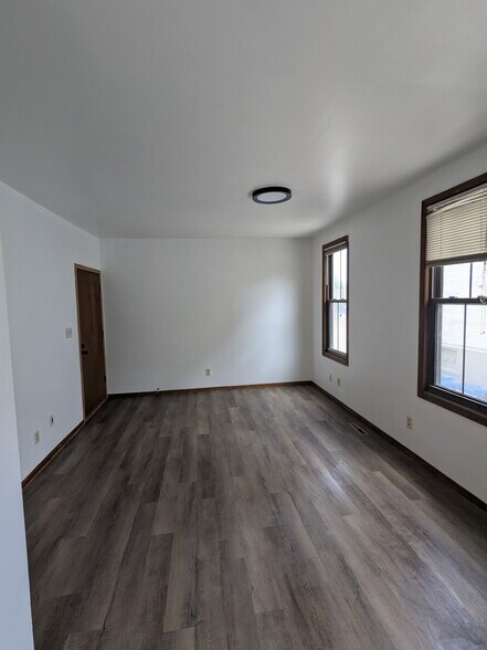 Building Photo - 116 E Lloyd St