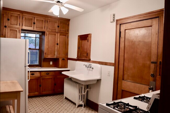 Building Photo - 4542 Grand Ave S