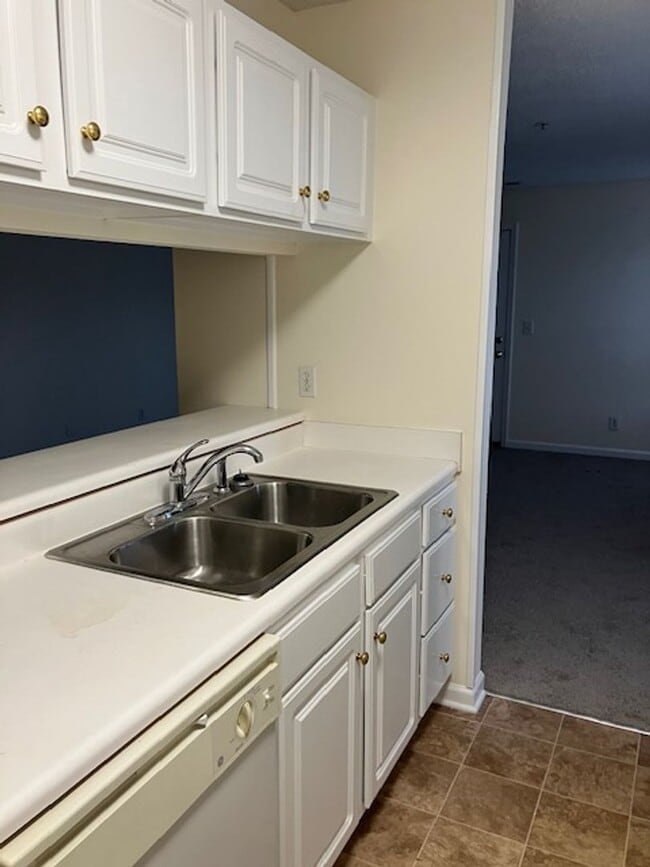 Building Photo - 802-H