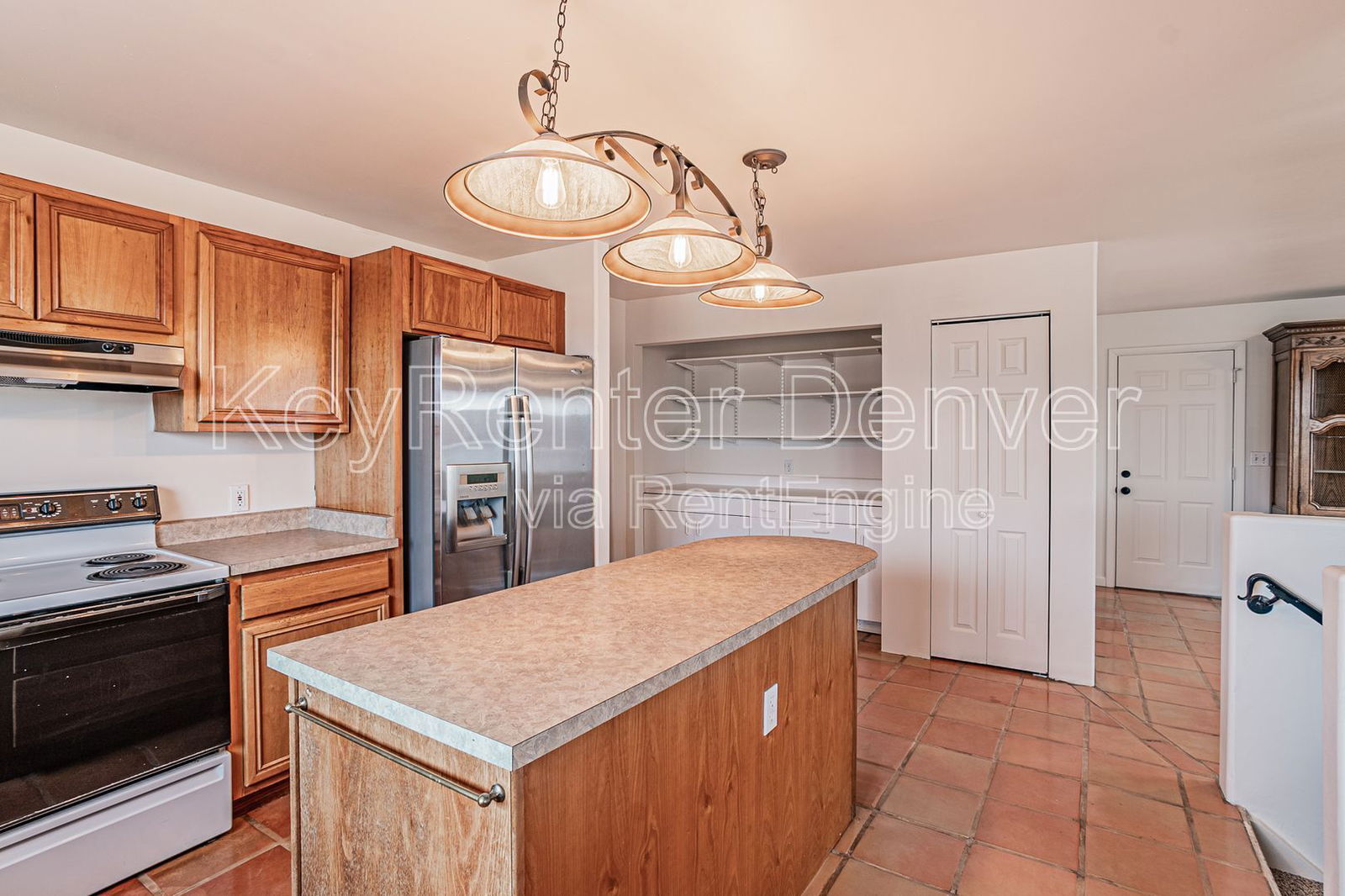 Building Photo - 990 Beech St