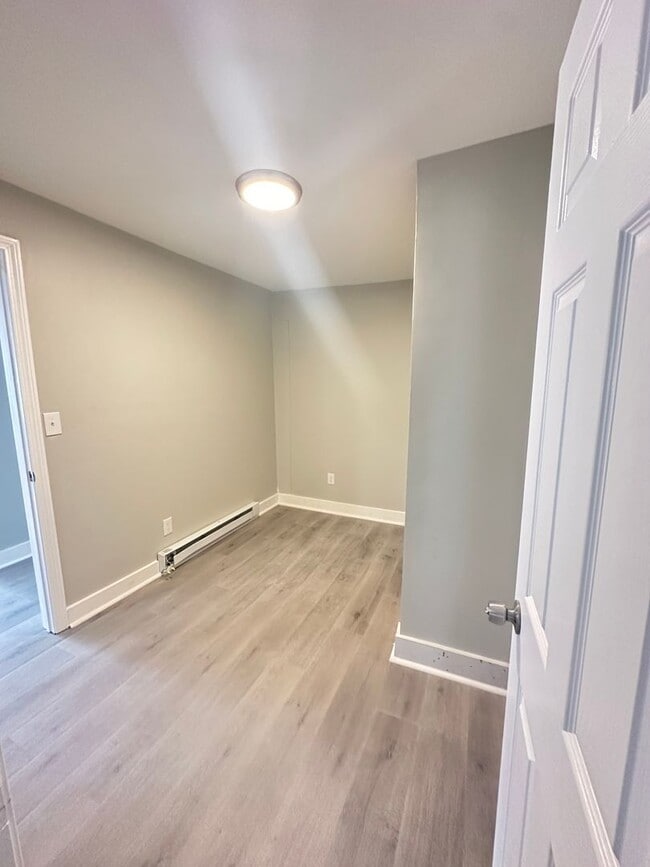 Building Photo - Renovated 4 Bedroom and 1.5 Bath