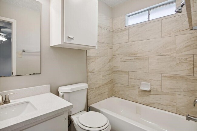 Building Photo - 9414 Crystal Cove Cir
