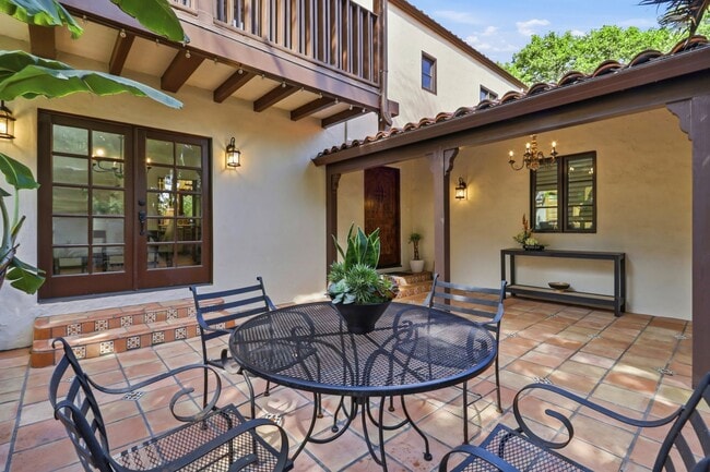 Building Photo - Epic custom remodel on this 1930s Spanish-style home near Downtown Willow Glen!