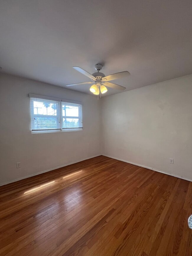 Building Photo - 4720-34 Wilson Ave