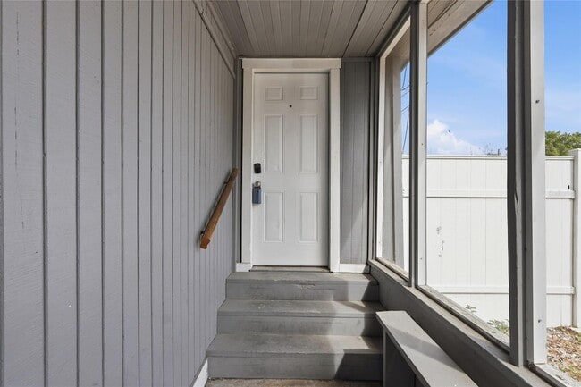 Building Photo - 920 E Annie St