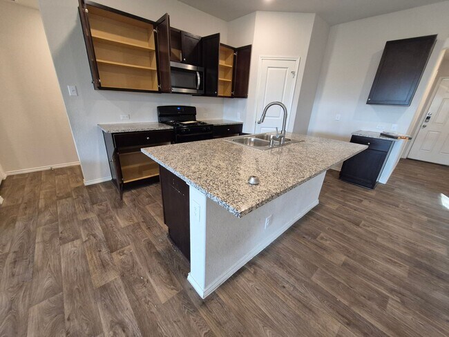 Building Photo - 156 Middle Grn Lp