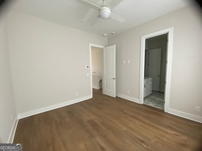 Building Photo - 1295 Longreen Ter NW