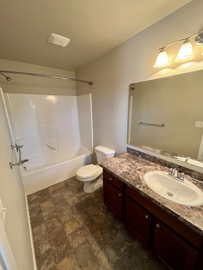 Building Photo - 1032 Cherry St