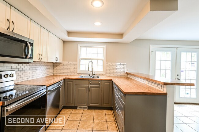Building Photo - 947 Garden City Dr