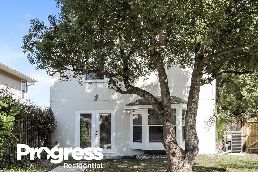 Building Photo - 631 Cave Hollow Ln