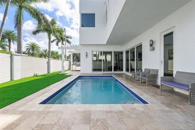 Building Photo - 7477 NW 99th Ave