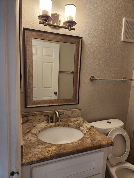 Bathroom - 13003 Plantation Park Cir