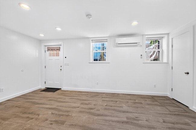 Building Photo - 342 1st St