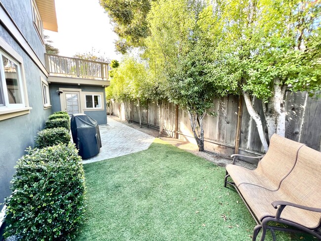 Building Photo - Available NOW! Single Family Unit in Pacif...