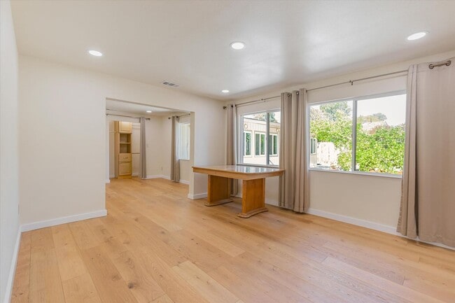 Building Photo - Family Home and In-Law Unit for Rent