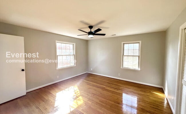 Building Photo - 1307 Brockton Dr