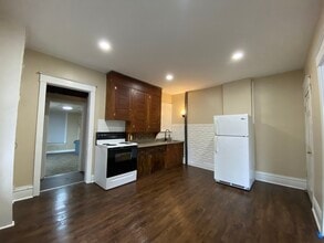 Building Photo - 1938 W 4th St