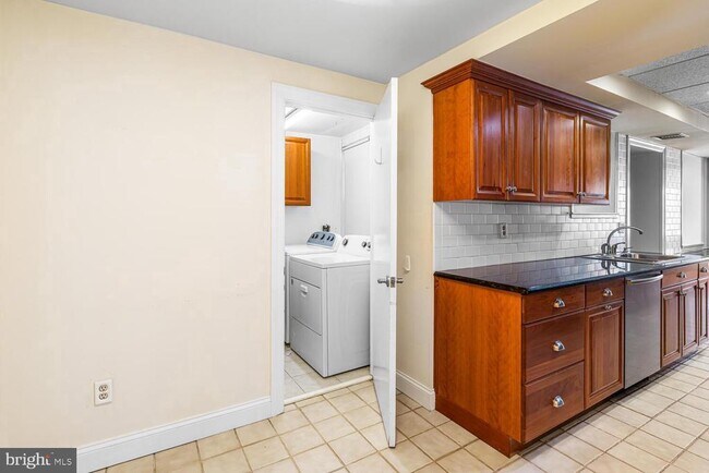 Building Photo - 415 City Ave