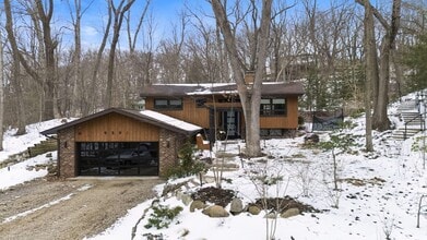 Building Photo - 9591 Hillside Dr