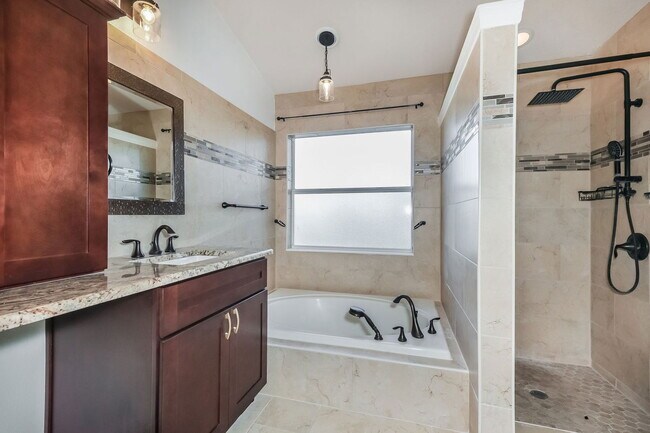 Building Photo - 6935 Runner Oak Dr