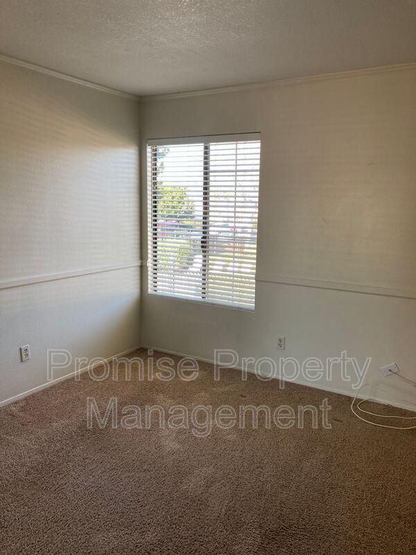Building Photo - 274 Riverview Way
