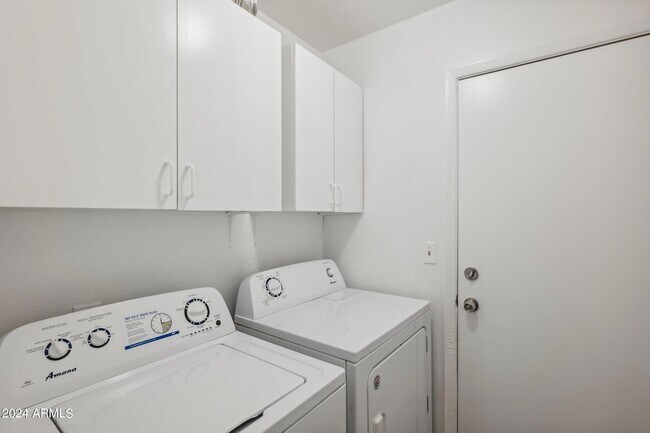 Building Photo - 5644 S 41st Pl