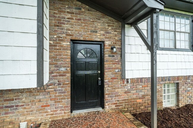 Building Photo - Now Leasing! 4-Bedroom Home with Modern Features & Great Layout