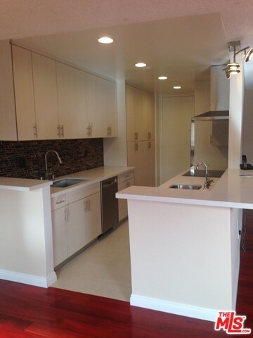 Building Photo - 8738 Delgany Ave
