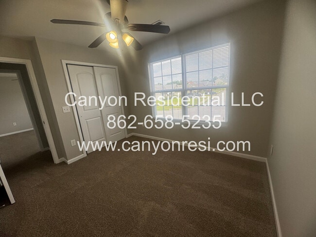 Building Photo - 2521 Spinnaker Dr