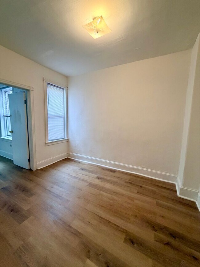 Building Photo - Available Now - Pet-Friendly 3-Bedroom Home in West Parkside