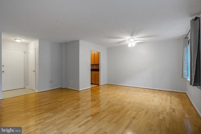 Primary Photo - 1730 Arlington Blvd