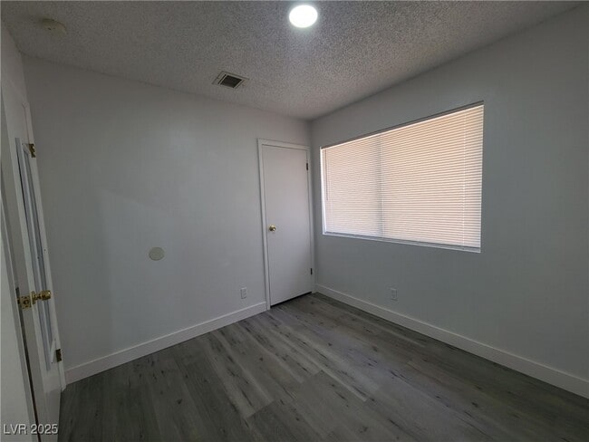 Building Photo - 5520 E Manse Rd