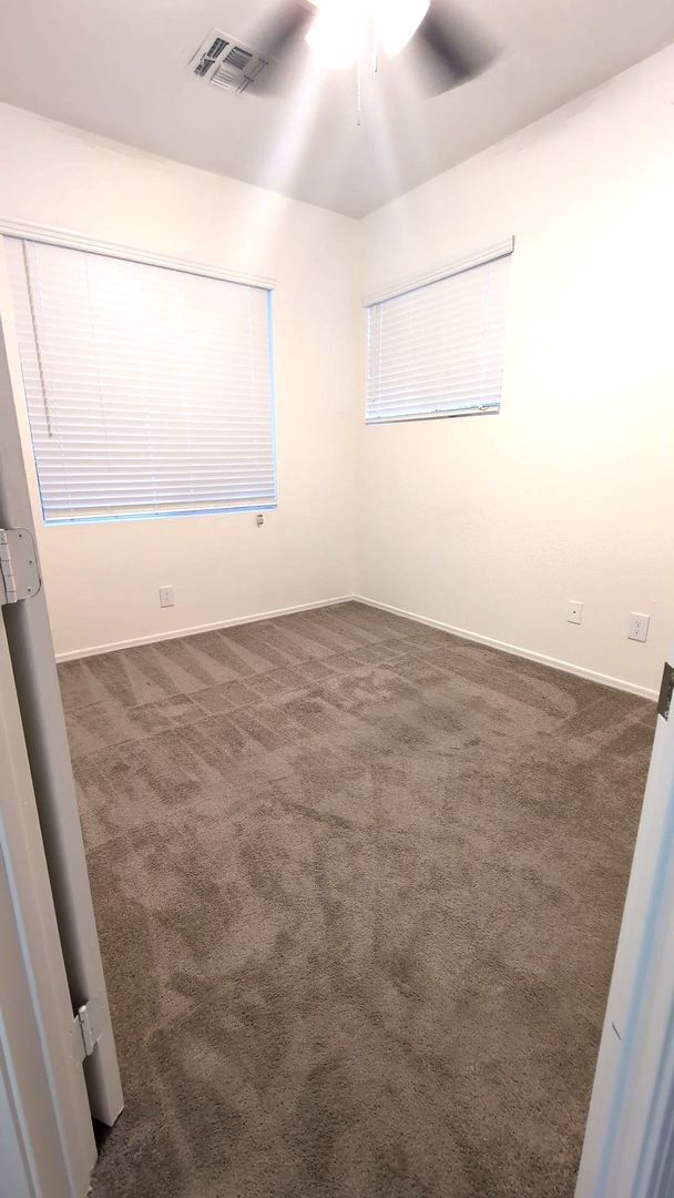 Building Photo - 2098 E Mallard Ct