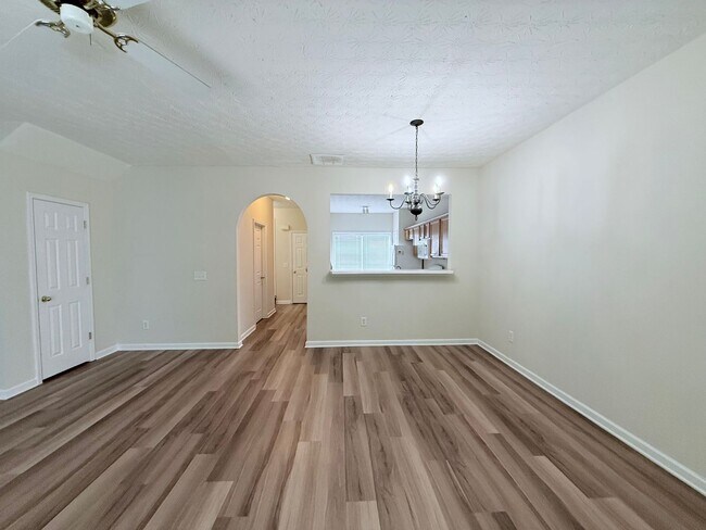 Building Photo - Large townhome in downtown Dawsonville