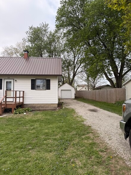 Building Photo - 608 SE Vine St